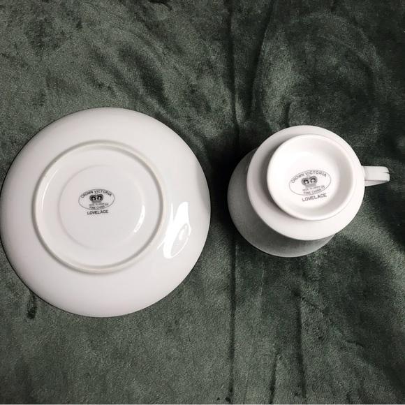 Set of 4 Crown Victoria Lovelace Tea Coffee Cups and Saucers - Picture 15 of 16